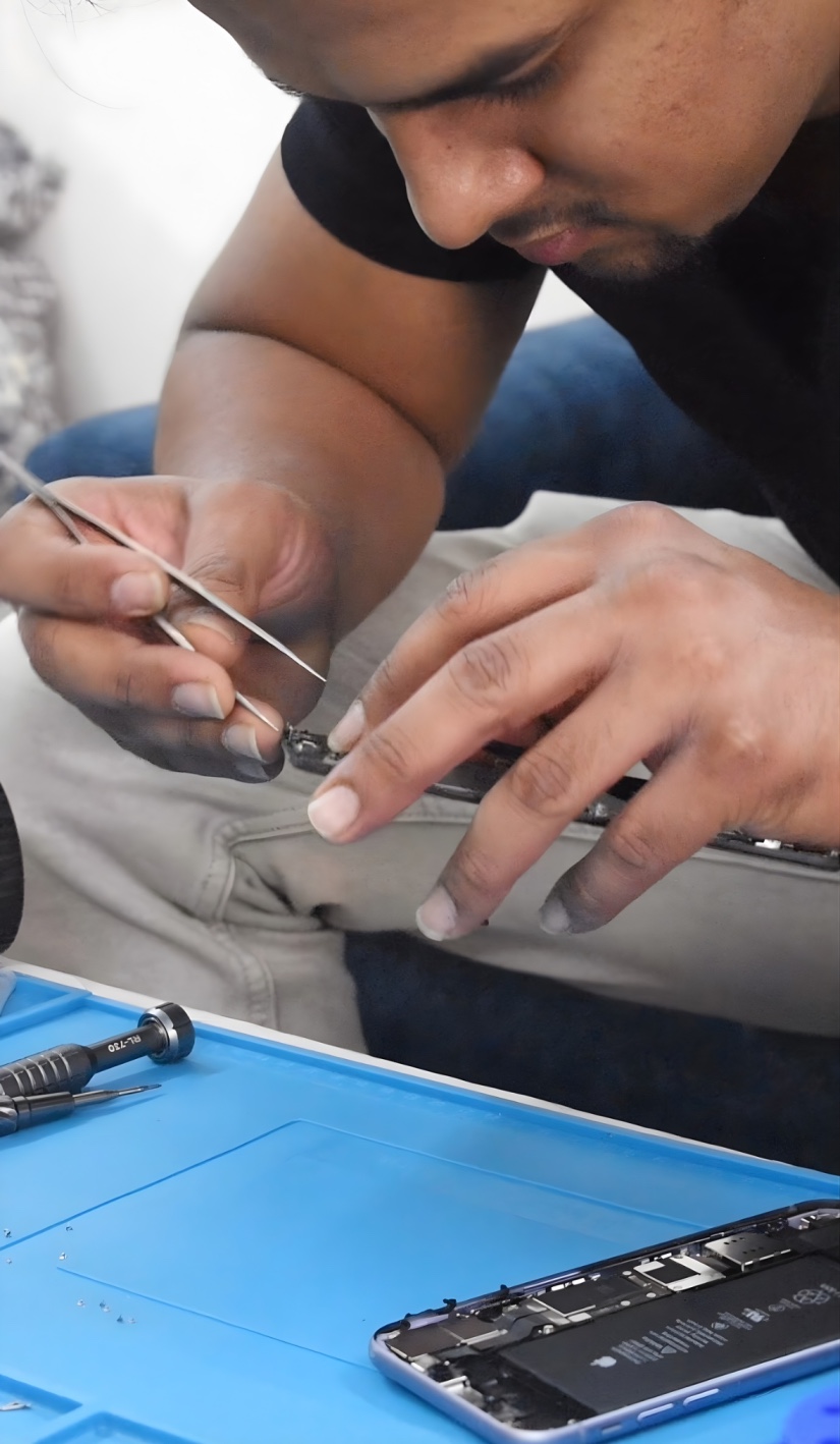 Technician repairing device 1